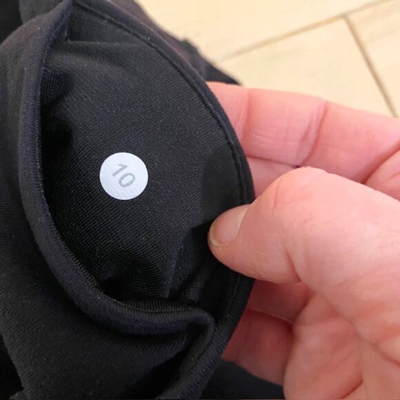 Lululemon leggings size 10, full length black with graphic pattern - Picture 3 of 6